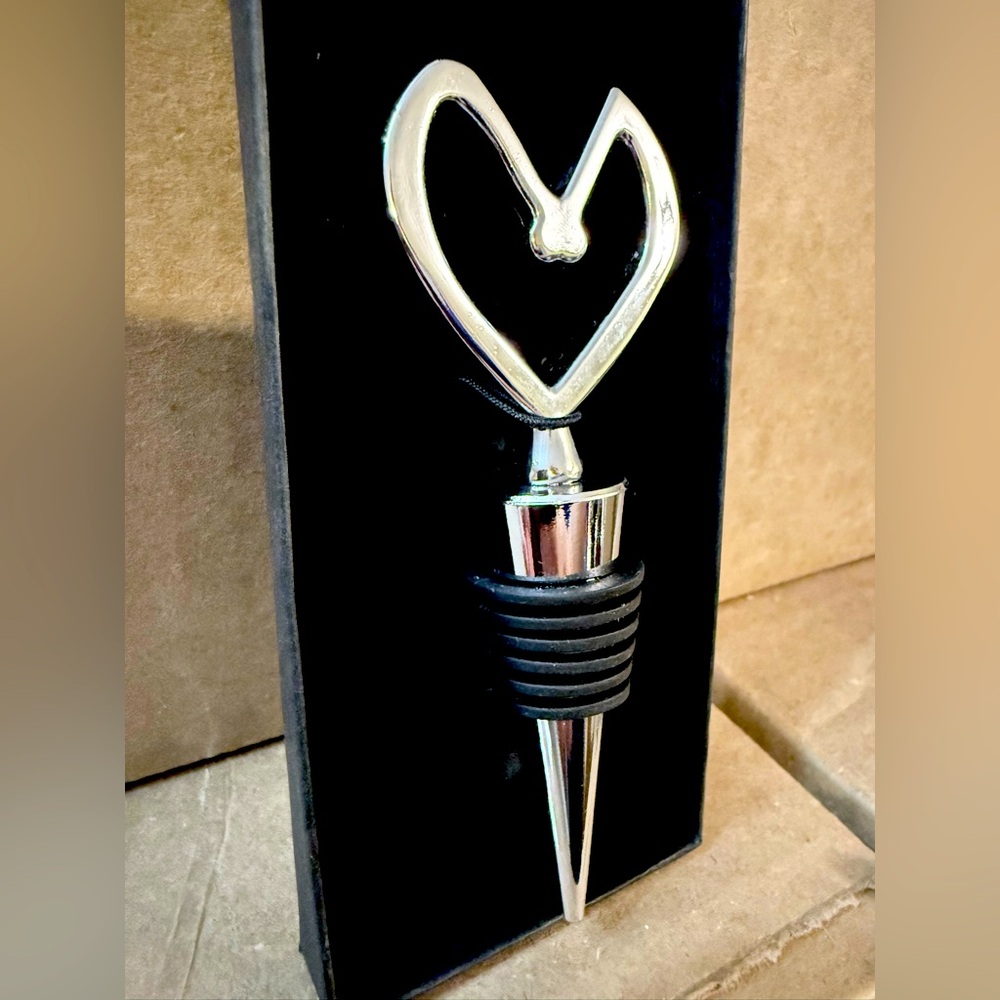 Heart Wine Stopper Silver and Black NEW